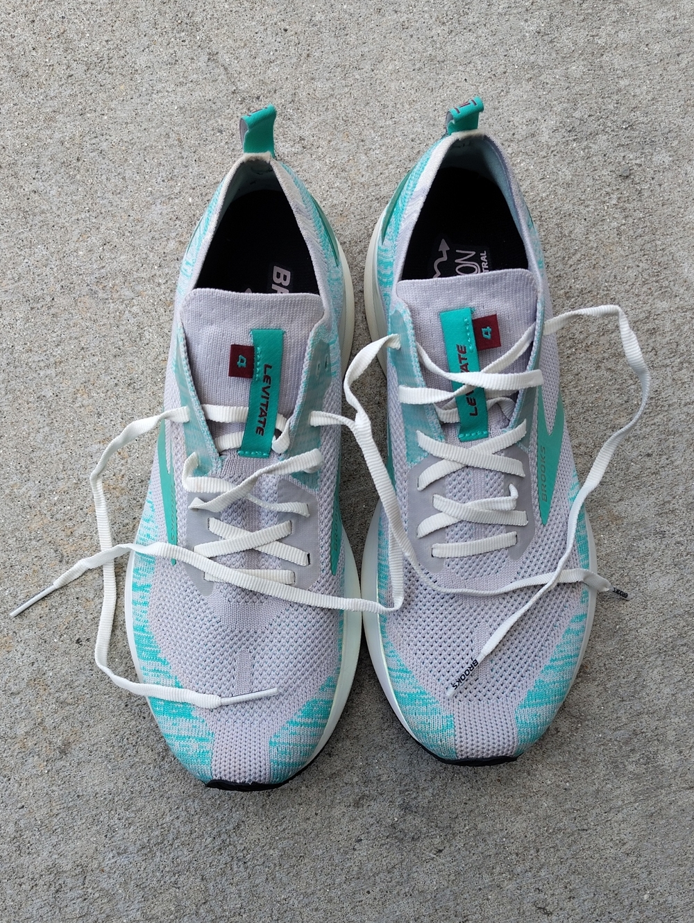 Brooks Levitate -Women's Athletic Sneakers in Teal and White